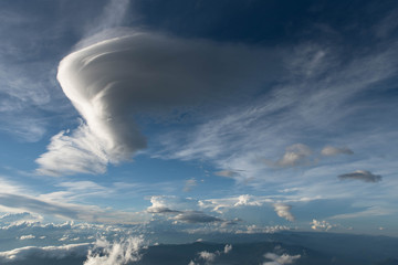 富士山上空の吊るし雲