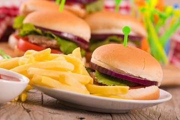 Mini burgers.