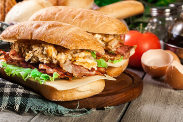 Ciabatta sandwich with smoked bacon and eggs
