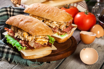 Ciabatta sandwich with smoked bacon and eggs