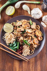 Pad Thai with chicken and shrimp