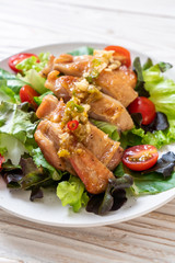 grilled chicken with salad vegetable