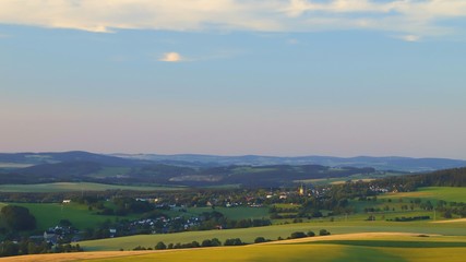 blick vom oberbecken markersbach auf das erzgebirge