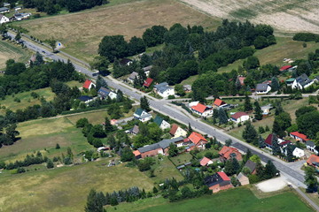 Sandförde, Straßendorf an der B109