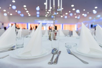 restaurant table settings. wedding table decoration
