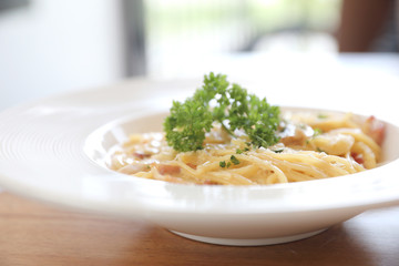 Spaghetti white sauce (Spaghetti Carbonara) with bacon and garlic , on wood table background