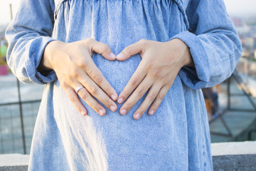 Pregnant women love the baby and wait for childbirth