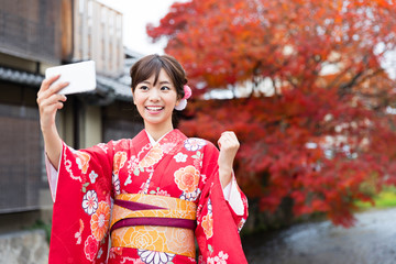 着物を着た女性