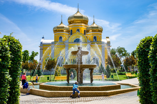 Moldova, Republic of Gagauzia, Comrat: Cathedral "Saint Ioan Botezător"