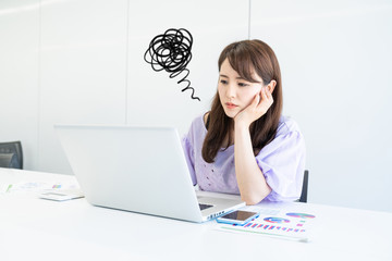 困る女性