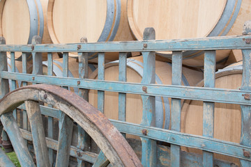 Fototapeta na wymiar an old cart filled with oak wine barrel