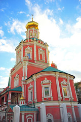 Fototapeta na wymiar Beautiful church in the street of Moscow