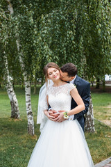 perfect wedding kiss