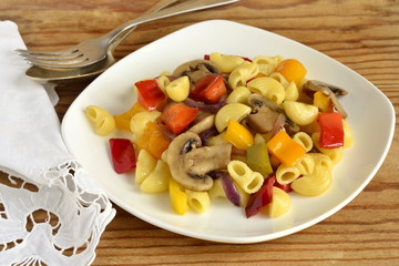 Pasta with mushrooms and bell peppers