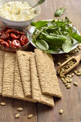 Crispbread with cream cheese, sun-dried tomatoes and herbs