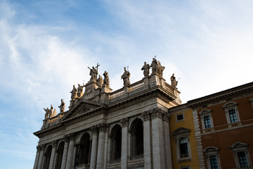Fototapeta na wymiar サン・ジョバンニ・イン・ラテラノ大聖堂の十二使徒像（ローマ、イタリア）