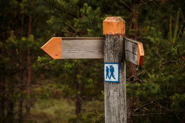 Wegweiser eines Wanderwegs in Schweden