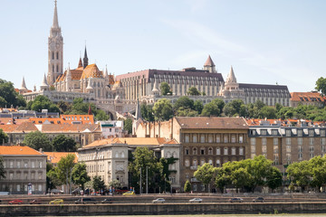 Fototapeta premium The panoramic cityscape of the historical Buda castle, the old architecture of the Buda hill and the Danube river in Budapest, Hungary