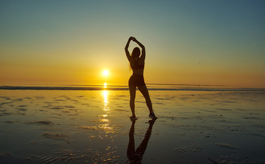 Silhouette flexible gymnastics gir