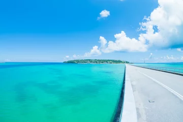 Papier Peint photo Lavable Turquoise 夏真っ盛り 沖縄の青い空とエメラルドグリーンの海