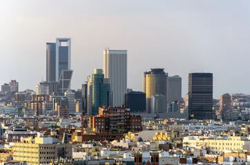 Stof per meter De skyline en wolkenkrabbers van Madrid in het zakelijke en financiële district © Alfonsodetomas