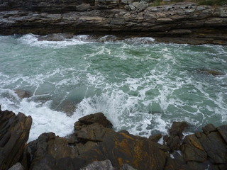 Océano contra las rocas