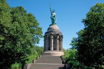 Hermannsdenkmal, Teutoburger Wald, Detmold
Das Wahrzeichen des Teutoburger Waldes
hohe Auflösung, für den Posterdruck geeignet
