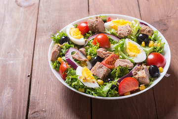 Tuna salad with tomatoes
