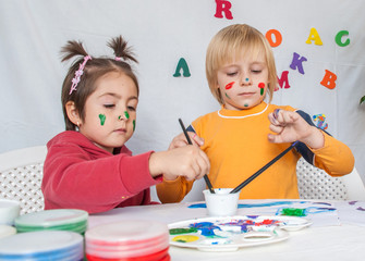 Little friends at a drawing lesson