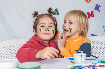 Little friends at a drawing lesson