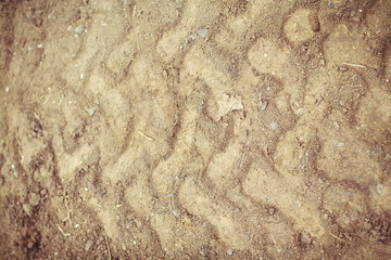 the wheel marks on the dusty road