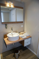 Obraz na płótnie Canvas Wash-basin in the hotel.