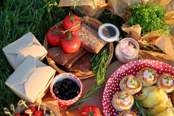 snacks for a picnic basket