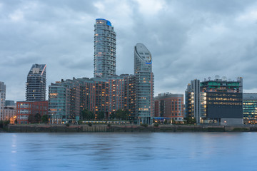 Obraz premium Residential buildings in Canary Wharf in London, England.