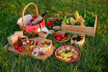 snacks for a picnic basket