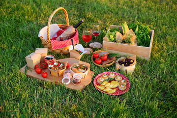 snacks for a picnic basket