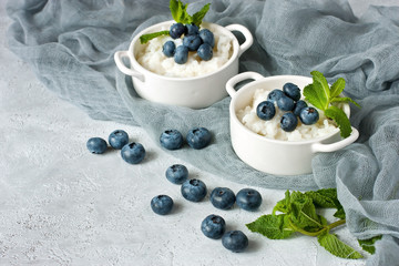 Vanilla rice pudding with fresh blueberries