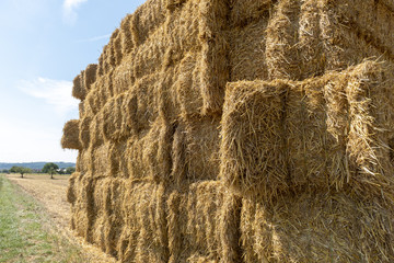Aufeinandergestapelte Quaderballen