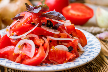 Tomato salad with red onion