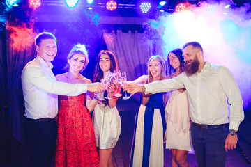 Friends with alcoholic drinks at a party.