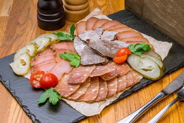 Cuts of smoked meat