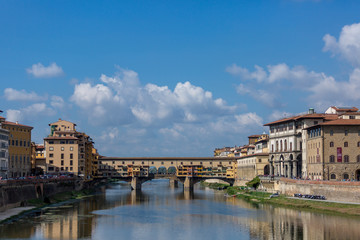 Naklejka premium Vecchio bridge seen from the river
