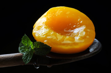 シロップのアプリコット Albicocche sciroppate Apricots in syrup Albaricoques en almíbar Aprikosen in Sirup Abrikozen op siroop abricots au sirop
