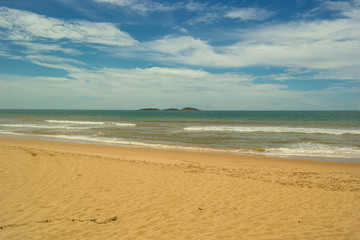 Fototapeta na wymiar Beautiful desert beach - Praia deserta (Setiba's beach in Guarapari's park)