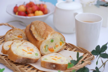  春野菜のスタッフドバゲット 