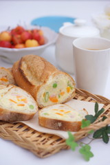  春野菜のスタッフドバゲット 