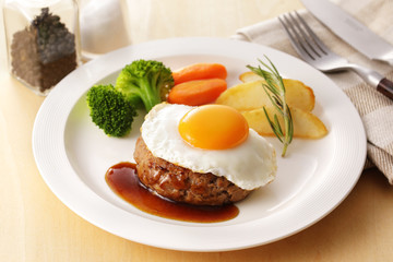 エッグハンバーグステーキ　Egg on the hamburger Steak