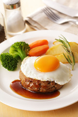 エッグハンバーグステーキ　Egg on the hamburger Steak