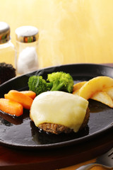 チーズハンバーグステーキ　Cheese on the hamburger Steak