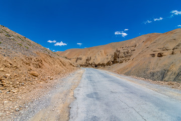 Fototapeta na wymiar Empty Road in Ladakh